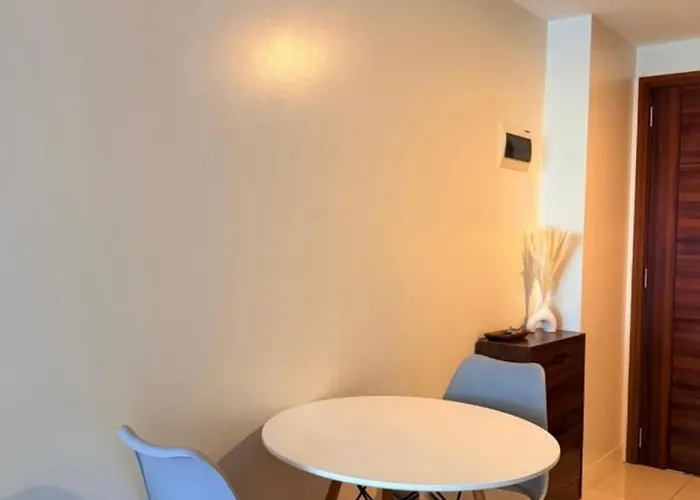 Sophisticated 1br Unit W Panoramic Horizon View *